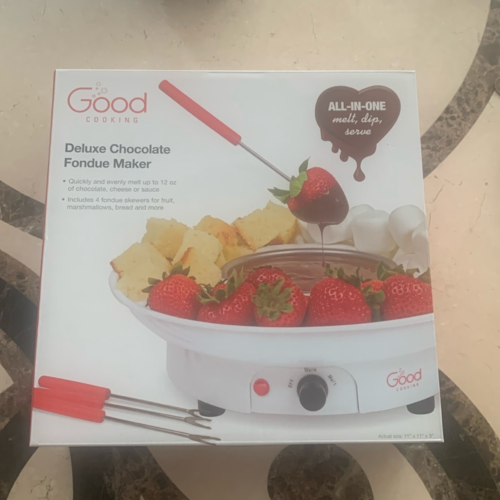 New unopened Deluxe chocolate Fondue Maker